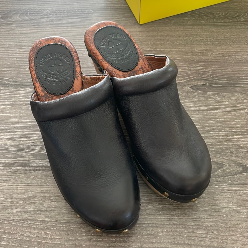 Lucky brand clogs